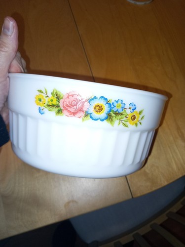 Vintage 1980s pyrex round - 1980s,