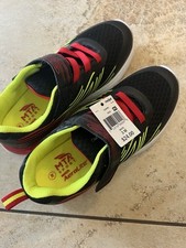 Boys sneakers size 3. 
