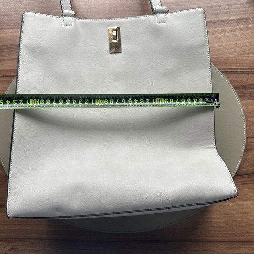 Linea house fraser - hand, bag
