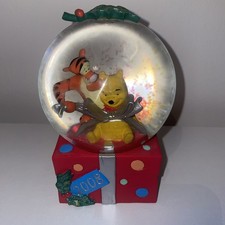 collectable Disney Exclusive Winnie The Pooh & Tigger 2008 Christmas Snow Globe