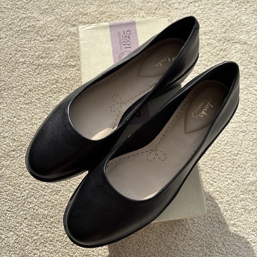 Clarks shoes size e - 6.5,
