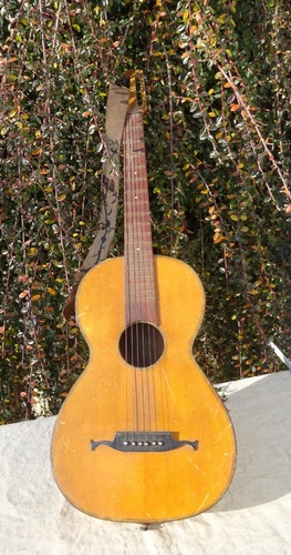 Vintage guitar walking - vintage,