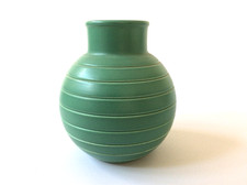KEITH MURRAY FOR WEDGWOOD SIGNED GREEN BOMB VASE IN VGC