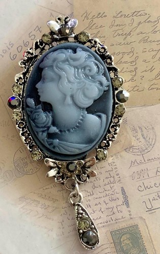 Blue cameo brooch with - cameo,