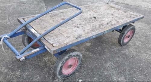 Turntable platform trolley