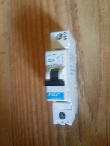 Gec vynckier z32 amp mcb - amp,