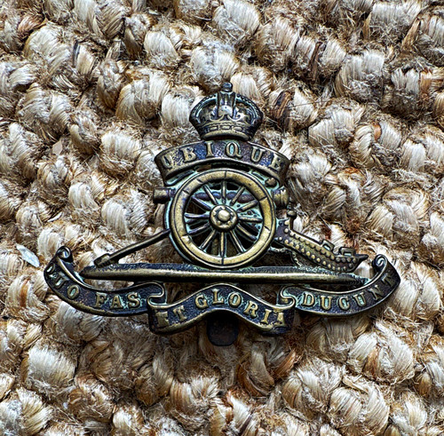 Royal artillery cap badge - royal,