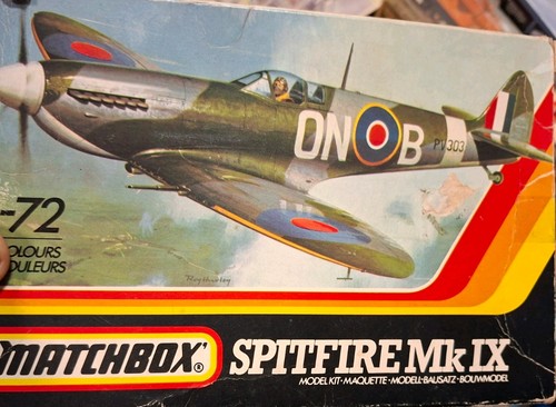 Matchbox spitfire xvi ix - matchbox, mk.xvi/ix