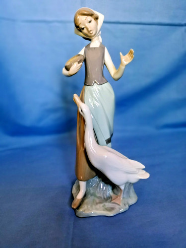 Lladro girl with duck - lladro, (1052)