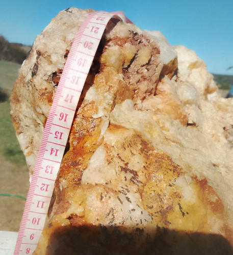 Kilo gold bearing quartz - 9,