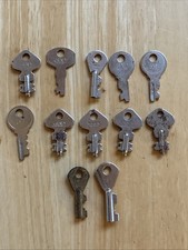 12x Vintage CHENEY  Keys  for