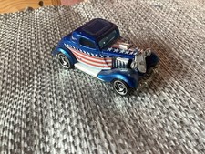 Hot wheels  1/64   3 window