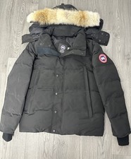 Canada goose wyndham parka Size M Brand new 