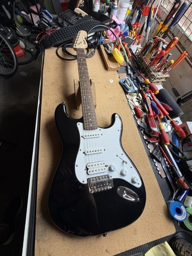 Squier bullet strat hss 2018 - bullet,