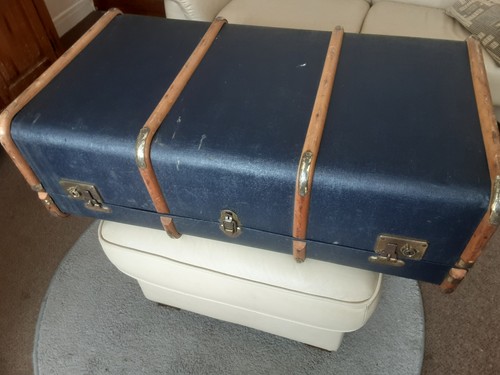 Large vintage steamer trunk - large,