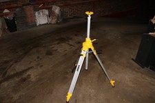 Dewalt DE0735-XJ DE0735 5/8in Thread Construction Tripod 115 - 300cm DEWDE0735