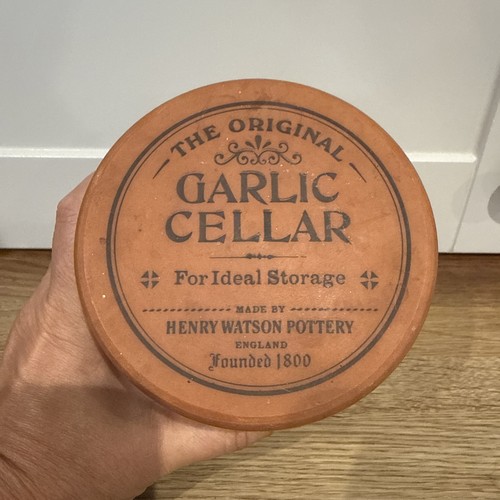 Terracotta garlic cellar - garlic, by