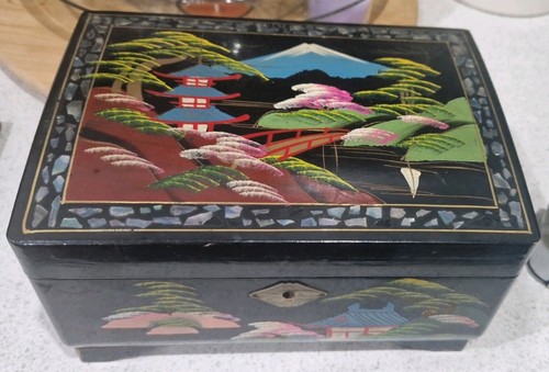 Wooden musical jewellery box - jewellery,