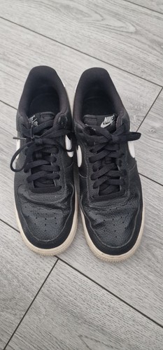 Air force black - force, white