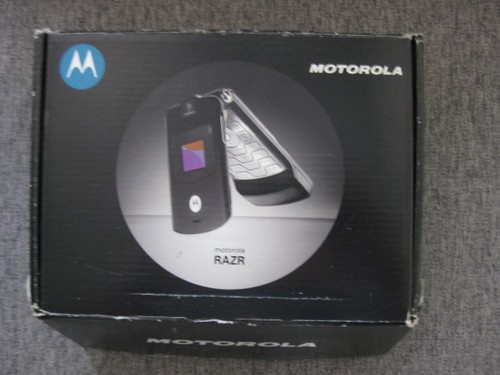 Vintage motorola razr boxed - v3,