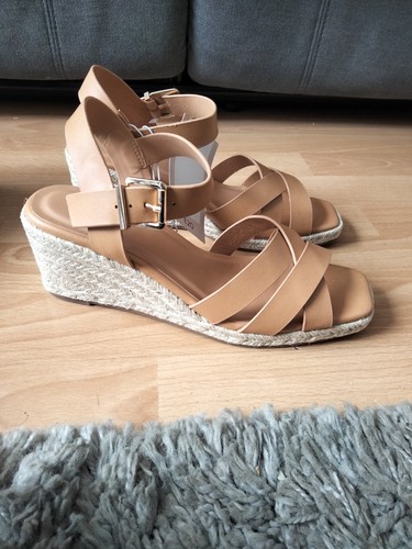 Beige wedge sandals size 5 - wedge,