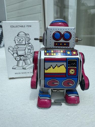 Collectabale tin toy robot - tin, ms