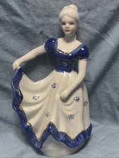 Figurine Pretty Woman in Gown