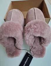 LADIES SHEEPSKIN SLIPPERS