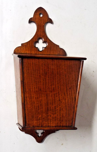 Large carved oak gothic - ,