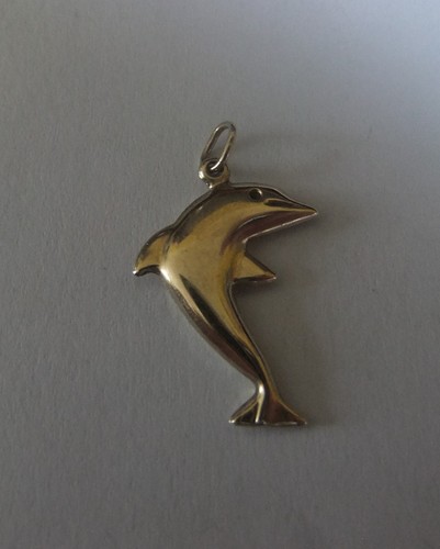 9ct gold dolphin pendant - gold,