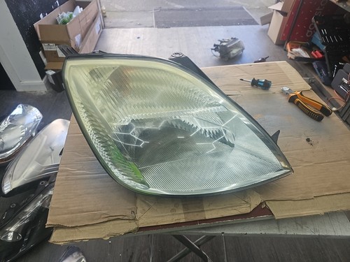 Ford fiesta headlight mk5 - ford,