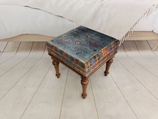 Ottoman footstool, Dressing