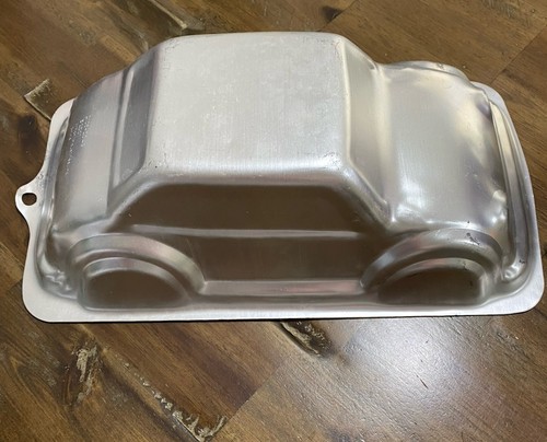 Wilton 2001 novelty car shaped - novelty,