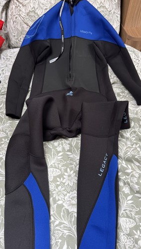 Wetsuit size medium - wetsuit,