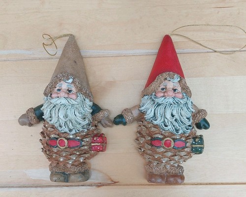 Pair pinecone gnome - pair,