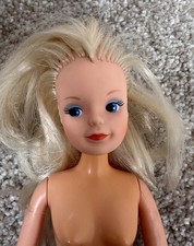 Vintage Pedigree Marked Sindy Doll smirking smiling blonde hair blue eyes