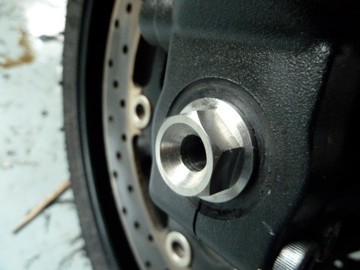 Yamaha front axle spindle bolt - spindle,