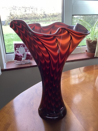 Stunning red black - stunning,