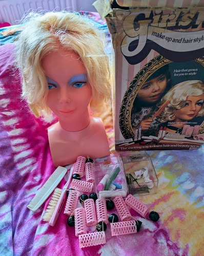 Vintage 1970s palitoy girl - vintage, girl's