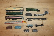 HORNBY TRIANG ETC 00 GAUGE JOB LOT LOCO SHELLS/WAGONS/CHASSIS SPARES/REPAIRS