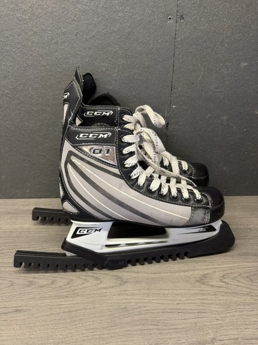 Ccm ice skates size 39 - ice,
