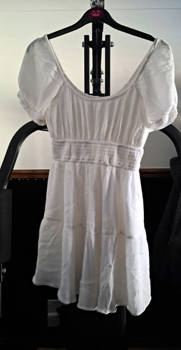 Hollister white fit - fit, flare