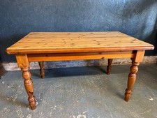 Farmhouse Pine Dining Table 4-6 Seater, Removable Legs.