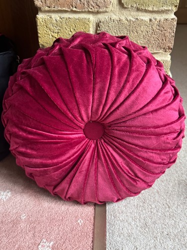 Burgundy pleated round - , velvet