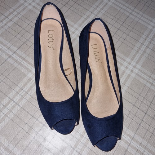 Stunning navy wedge lotus - ,