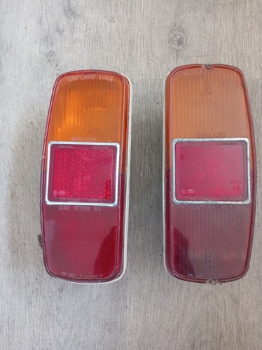Pair butlers 1705 rear - rear, light