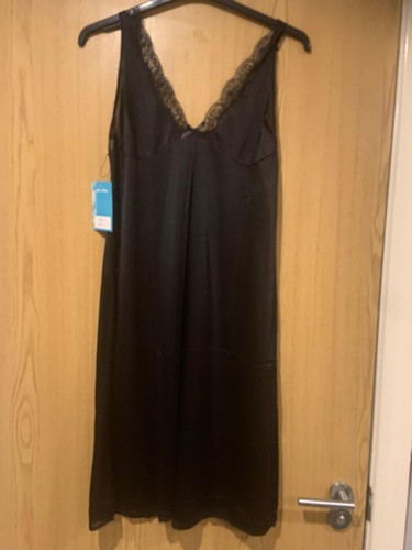 Vintage black nylon - black, wet