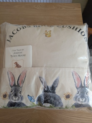 Reading cushion including - reading,