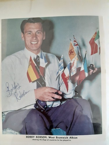 Bobby robson signed photo - bobby,