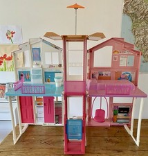 BARBIE Malibu Doll DLY32